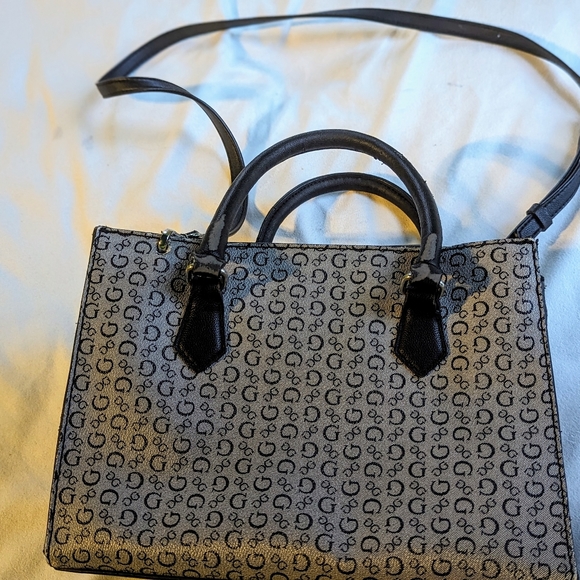 Guess - satchel/handbag. - Picture 5 of 7